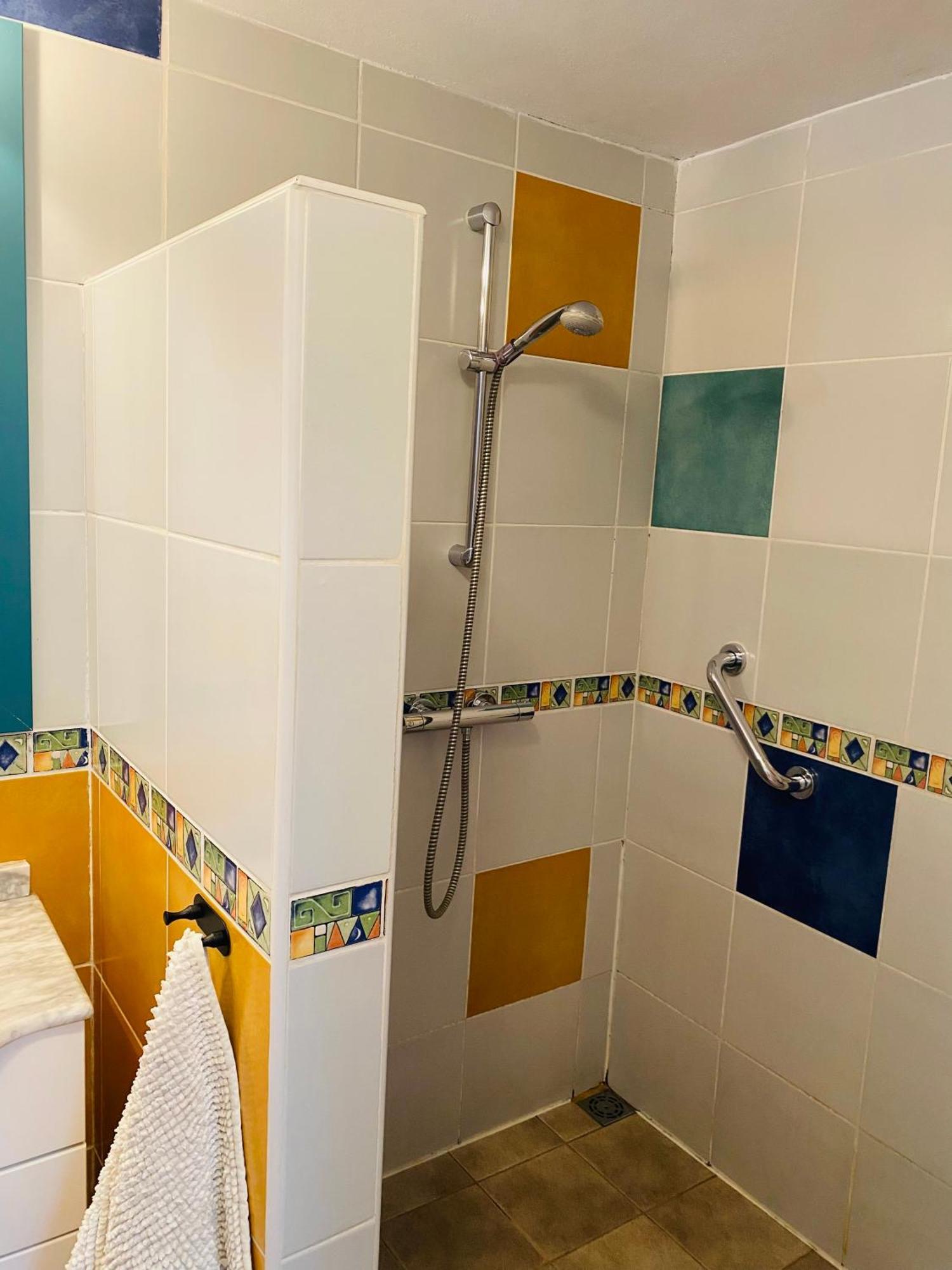 Room With Bathroom In Private House Casa Mar 托罗克斯科斯塔 外观 照片